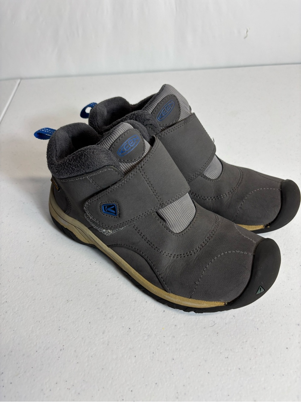 KEEN Kootenay waterproof kids' boots in gray youth size 4